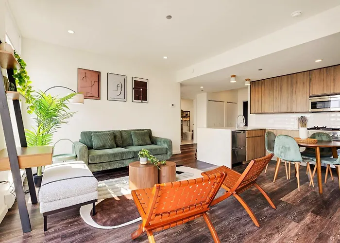 Luxurious 3bd Penthouse L Private Patio L Gym L Stunning Rooftop *