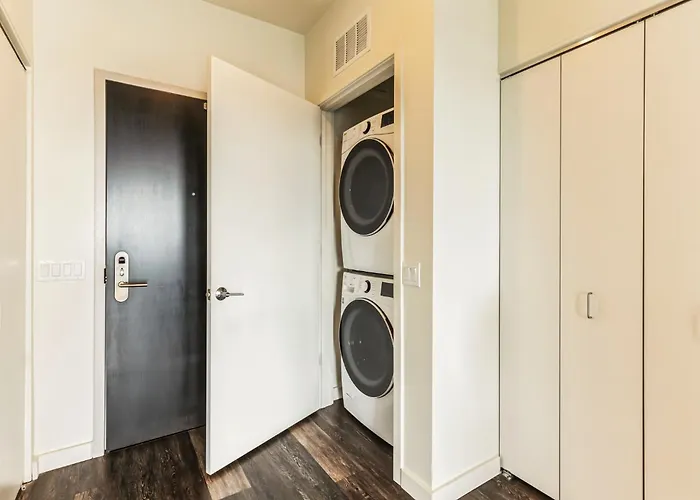 Luxurious 3bd Penthouse L Private Patio L Gym L Stunning Rooftop * Chicago