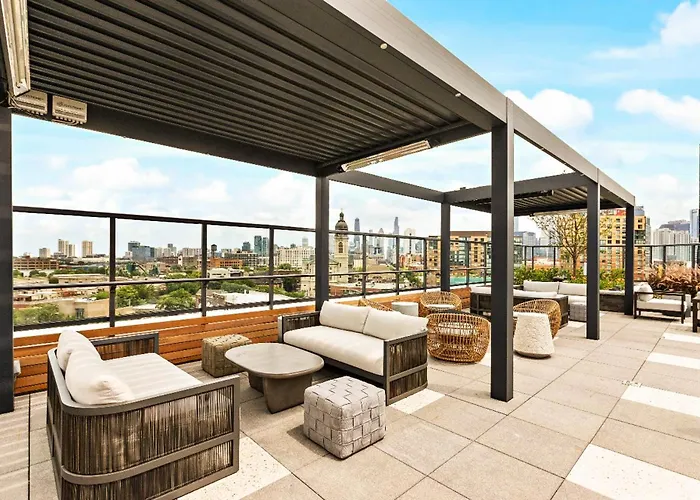 Luxurious 3bd Penthouse L Private Patio L Gym L Stunning Rooftop * Chicago