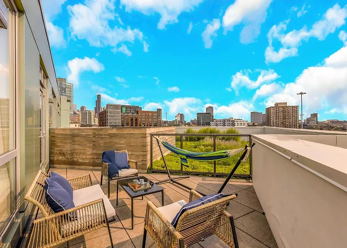 Luxurious 3bd Penthouse L Private Patio L Gym L Stunning Rooftop Apartamento