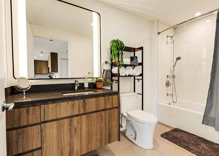Luxurious 3bd Penthouse L Private Patio L Gym L Stunning Rooftop *