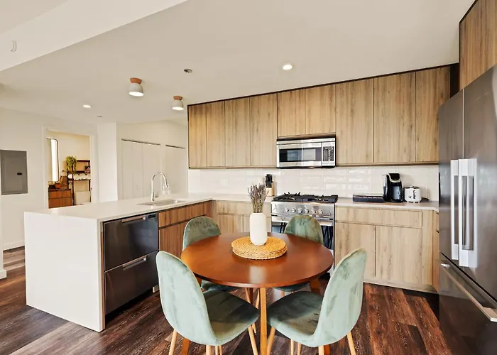 Luxurious 3bd Penthouse L Private Patio L Gym L Stunning Rooftop * Chicago